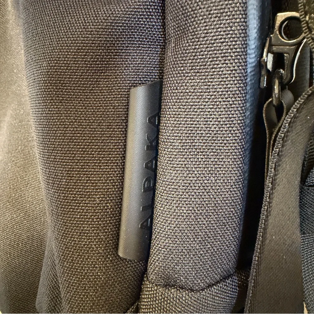 Alpaka Elements Tech Brief Pro Laptop Bag/Backpack NWOT